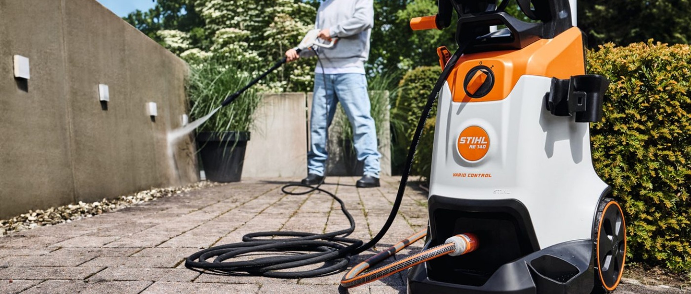 Mytí fasády vysokotlakým čističem STIHL RE 140 VARIO CONTROL