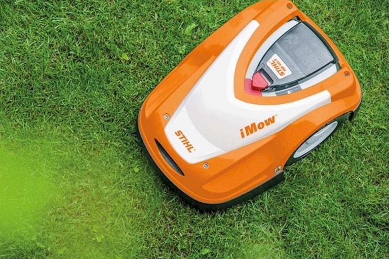 Robotická sekačka STIHL iMow – váš spolehlivý zahradník - foto č. 1