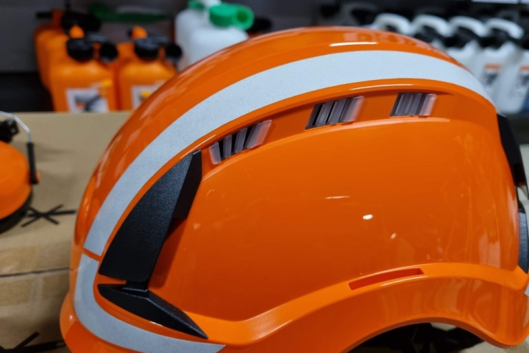 Nová přilba STIHL ADVANCE X-Climb pro práci s motorovou pilou. - foto č. 5