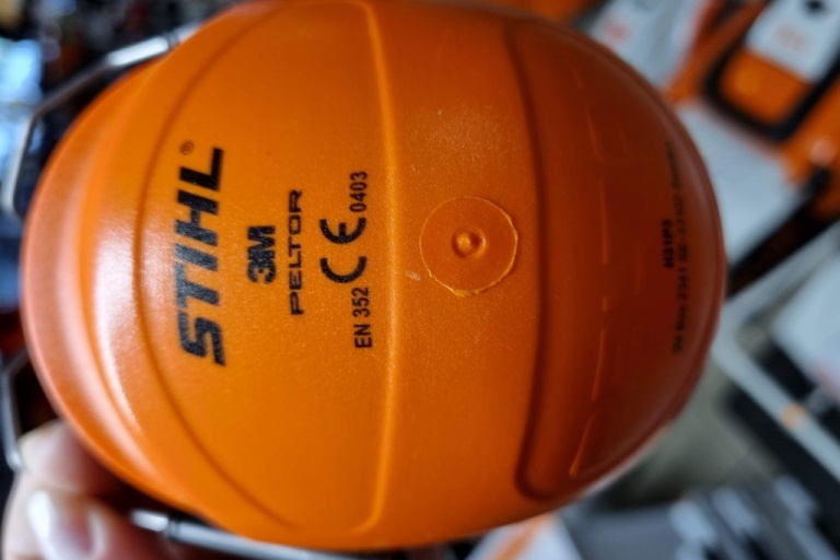 Nová přilba STIHL ADVANCE X-Climb pro práci s motorovou pilou. - foto č. 7