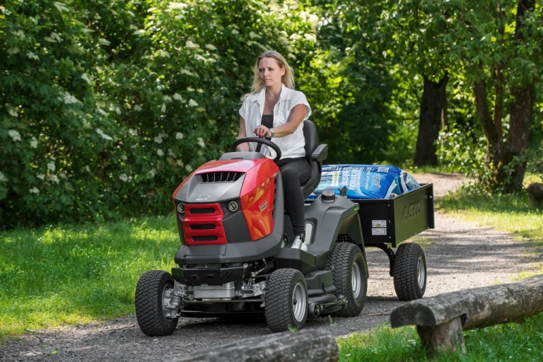 Předváděcí akce českých zahradních traktorů SECO - “PUTOVÁNÍ S TRÁVOBORCEM” - foto č. 1