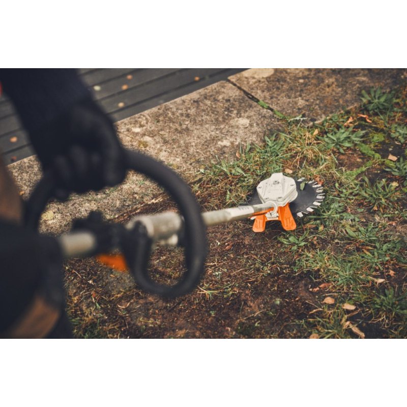 aku kombimotor STIHL KMA 200 R - SET+ (2x AP300S + AL301) aku kombimotor STIHL KMA 200 R - SET+ (2x AP300S + AL301)