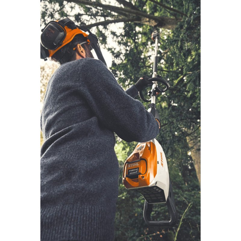 aku kombimotor STIHL KMA 200 R - SET+ (2x AP300S + AL301) aku kombimotor STIHL KMA 200 R - SET+ (2x AP300S + AL301)