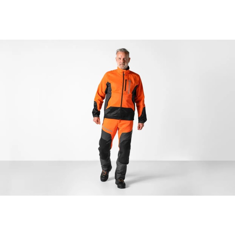 lesnická bunda Husqvarna Classic na práci v lese